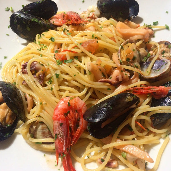 Seafood spaghetti with mussels and prawns.